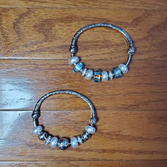 Two metal elegant bracelets. Blue white diamond crystals. Easy on. - Picture 1 of 7